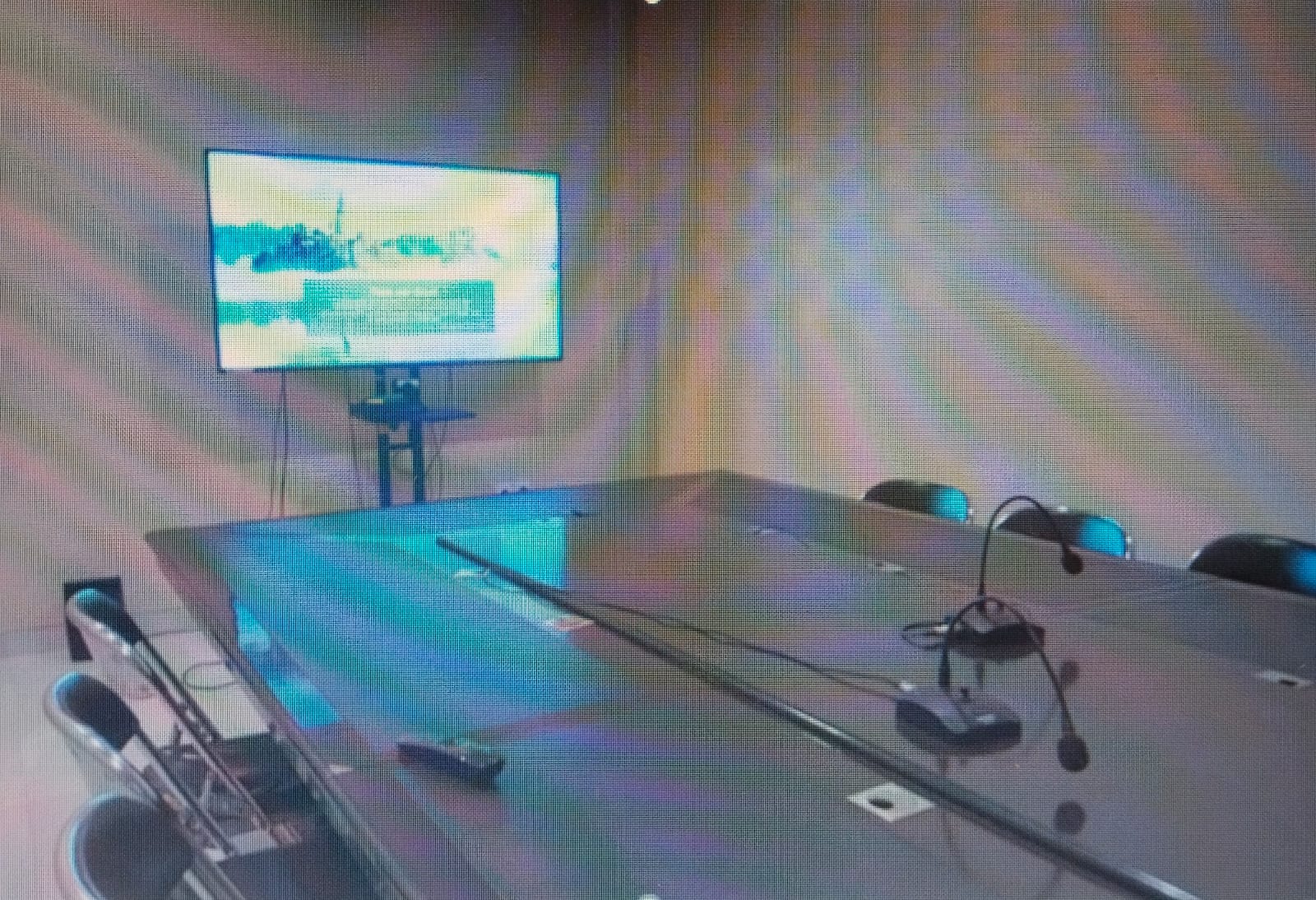 Menyediakan Audio Visual yang Menayangkan layanan informasi publik/papan informasi elektronik lainny