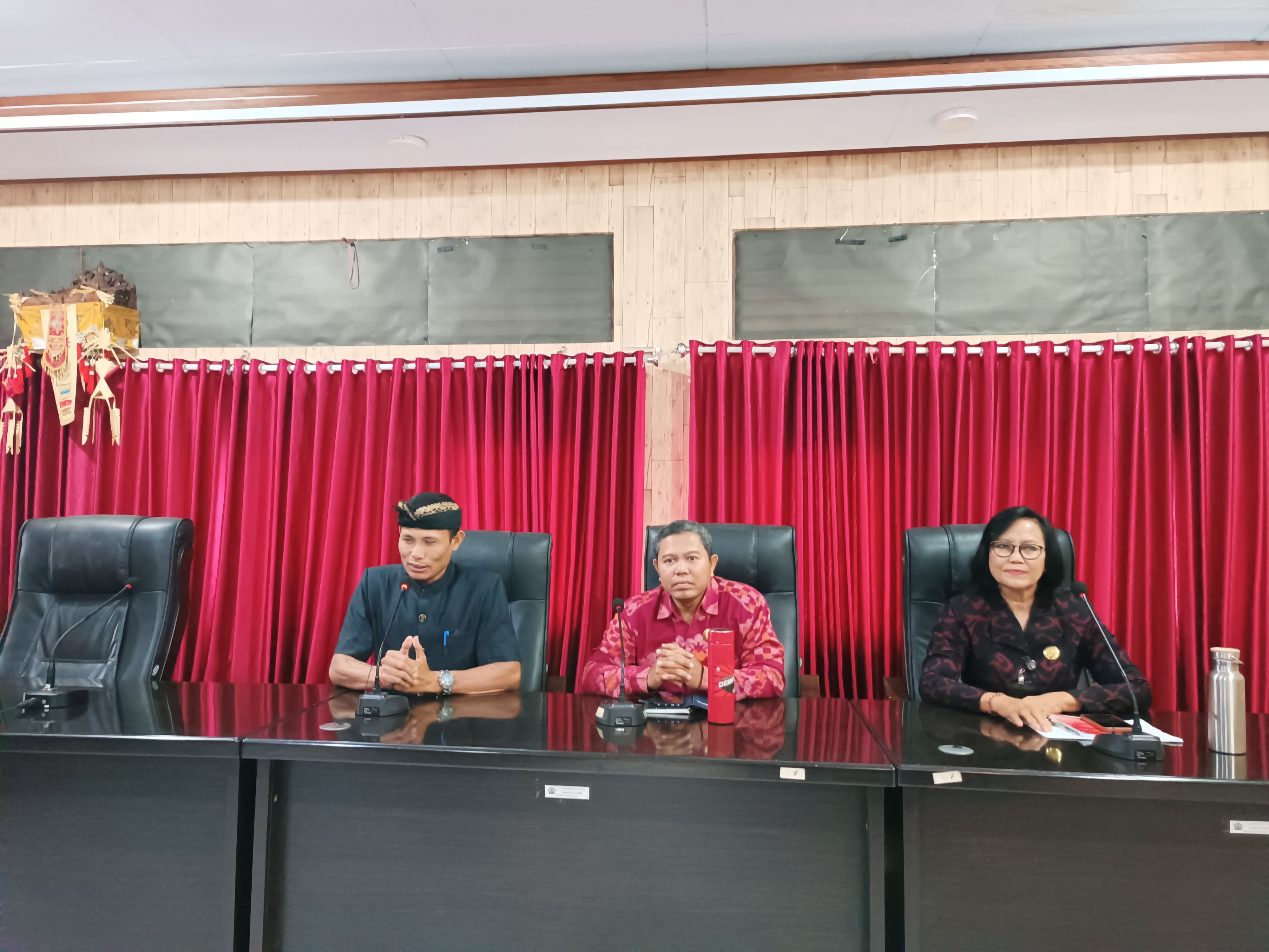 Melakukan Pembinaan, Pengawasan, Evaluasi dan Monitoring atas Pelaksanaan Kebijakan Informasi Publik